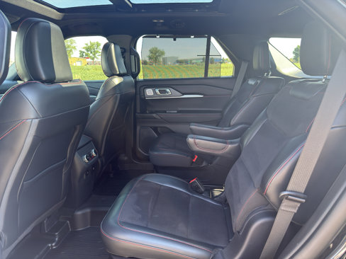 Used 2025 Ford Explorer ST image 10