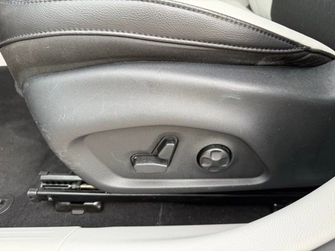 Used 2017 Jeep Compass Latitude image 16