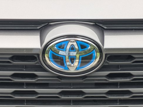 Used 2022 Toyota RAV4 LE image 26