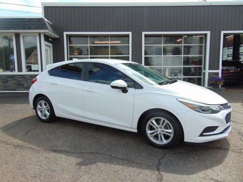Used 2017 Chevrolet Cruze LT image 1