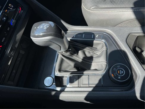 Certified 2022 Volkswagen Tiguan SE R-Line image 22