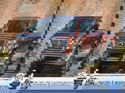 Used 2018 Nissan Titan SV image 1