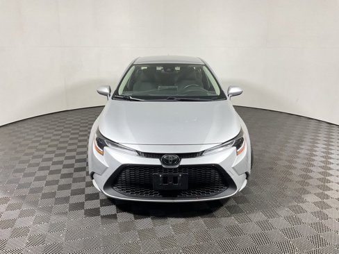 Used 2020 Toyota Corolla LE image 4