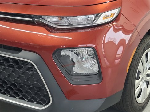 Used 2022 Kia Soul LX image 11