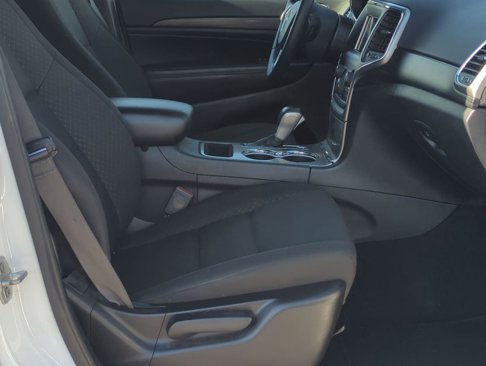 Used 2021 Jeep Grand Cherokee Laredo image 18