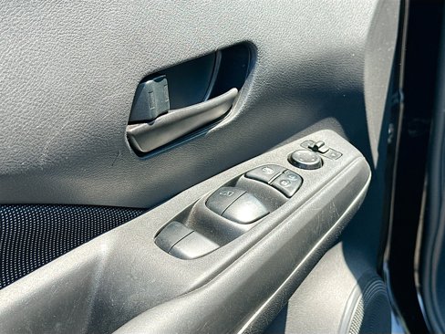 Used 2020 Nissan Kicks S image 17