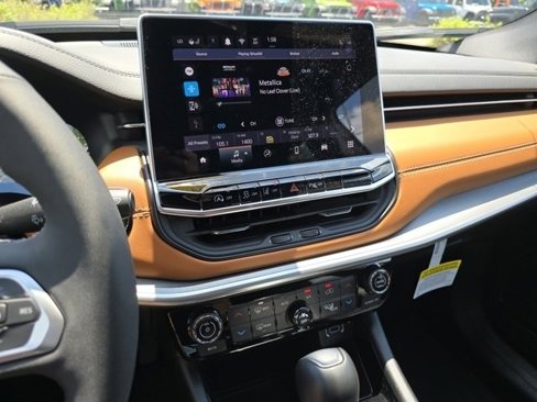 New 2025 Jeep Compass Limited image 33