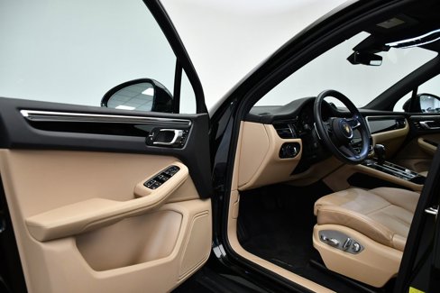 Certified 2023 Porsche Macan image 38