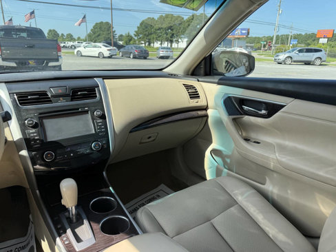 Used 2013 Nissan Altima 2.5 SL w/ Technology Pkg image 10