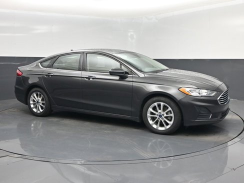 Used 2019 Ford Fusion SE image 1