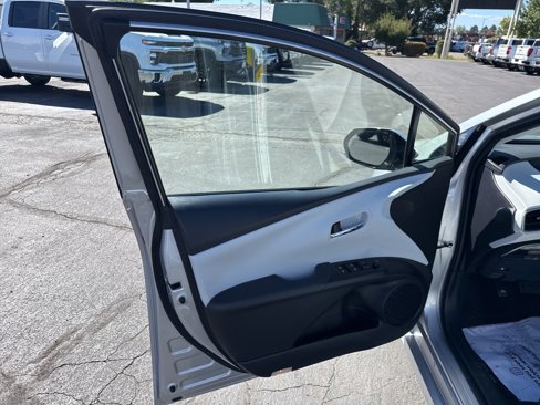 Used 2017 Toyota Prius Four image 8