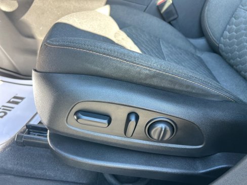 Used 2018 Chevrolet Equinox LT image 3