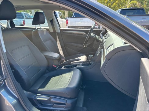 Used 2017 Volkswagen Passat 1.8T SE image 25