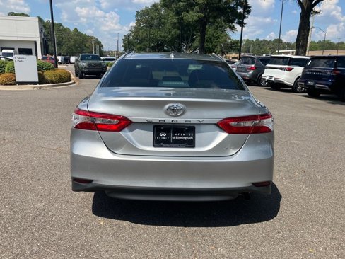 Used 2020 Toyota Camry LE image 10