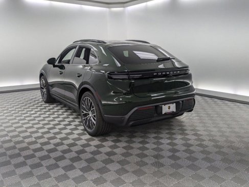 Used 2024 Porsche Macan 4 Electric image 3