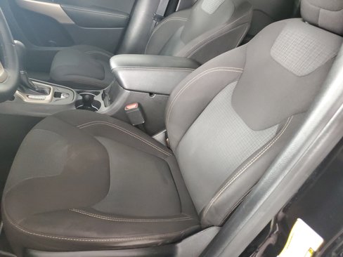 Used 2017 Jeep Cherokee Latitude image 12