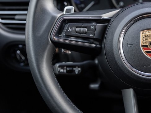 Certified 2024 Porsche Macan image 15