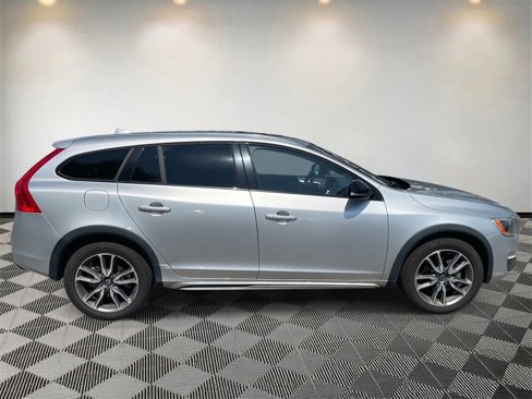 Used 2015 Volvo V60 T5 Cross Country Platinum w/ Protection Package image 2