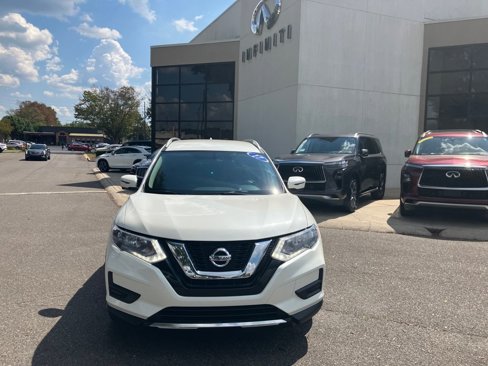 Used 2017 Nissan Rogue SV w/ SV Premium Package image 3