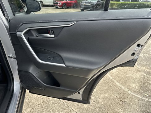 Used 2021 Toyota RAV4 Limited image 16