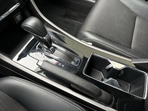 Used 2017 Honda Accord Sport image 25
