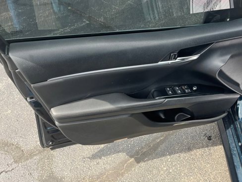 Used 2019 Toyota Camry XLE image 18
