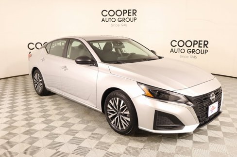 Used 2024 Nissan Altima 2.5 SV image 1