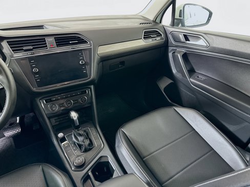 Used 2021 Volkswagen Tiguan SE image 22