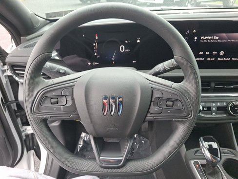 New 2025 Buick Envista Preferred image 9