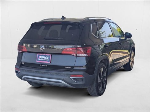 Used 2024 Volkswagen Taos SE image 4