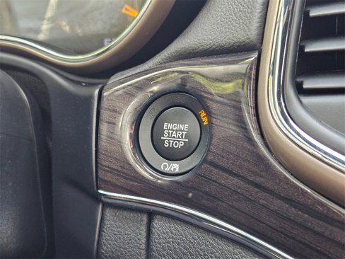 Used 2017 Jeep Grand Cherokee Overland image 17