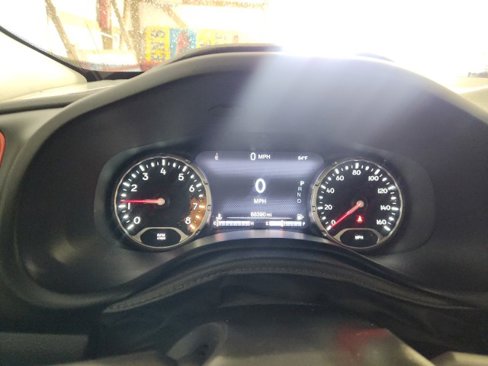 Used 2015 Jeep Renegade Trailhawk image 21