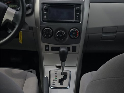 Used 2013 Toyota Corolla LE image 18