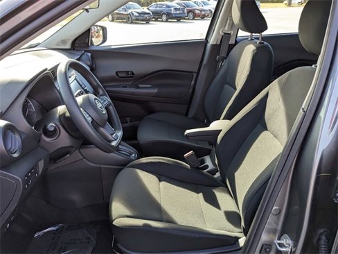 Used 2024 Nissan Kicks S image 11