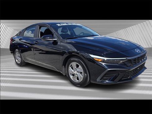 Certified 2024 Hyundai Elantra SE image 8