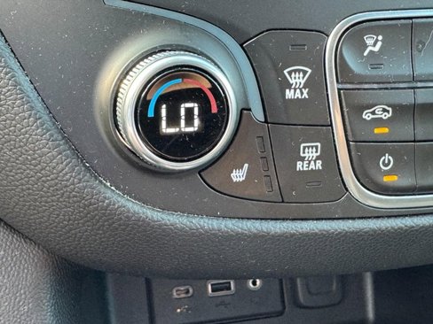 Used 2020 Chevrolet Equinox LT image 23