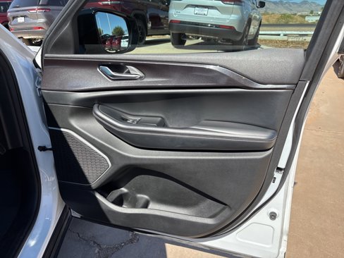 Used 2022 Jeep Grand Cherokee L Laredo image 25