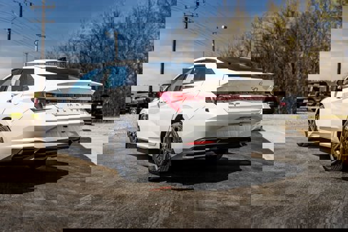 Used 2023 Hyundai Elantra SEL image 3