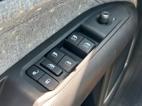 New 2025 Jeep Compass Latitude image 34