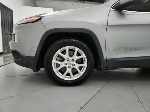 Used 2017 Jeep Cherokee Latitude image 31