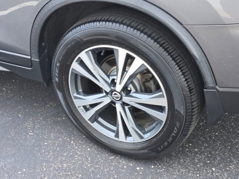 Used 2019 Nissan Rogue SV w/ Sun & Sound Touring Package image 11