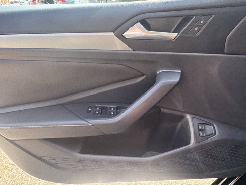 Used 2024 Volkswagen Jetta SE image 9