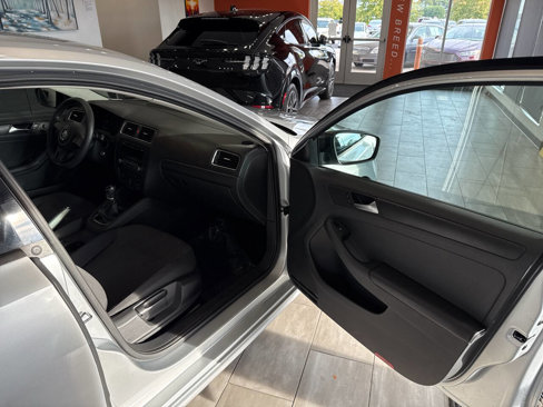 Used 2013 Volkswagen Jetta S image 32