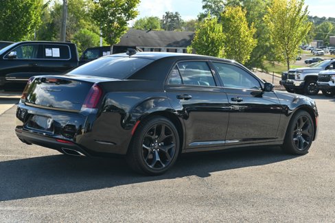 Used 2022 Chrysler 300 Touring w/ Sport Appearance Package image 15