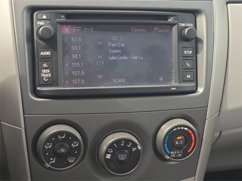 Used 2013 Toyota Corolla LE image 19