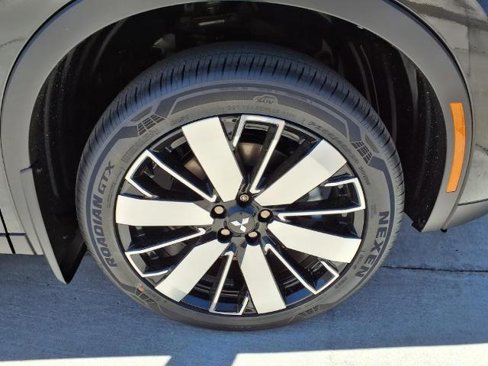 New 2025 Mitsubishi Outlander SE image 7