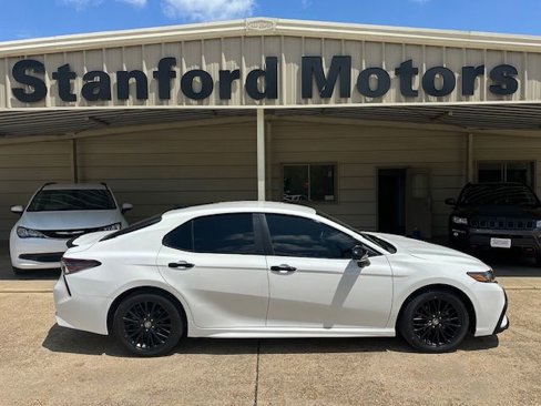 Used 2021 Toyota Camry SE w/ Convenience Package image 1