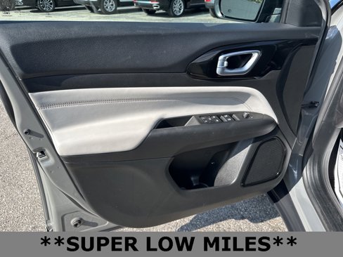 Used 2022 Jeep Compass Limited image 9
