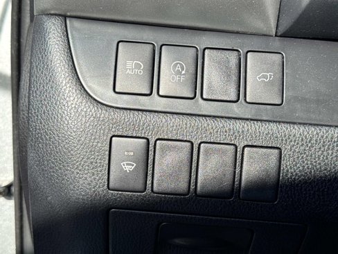 Used 2019 Toyota Highlander SE image 29