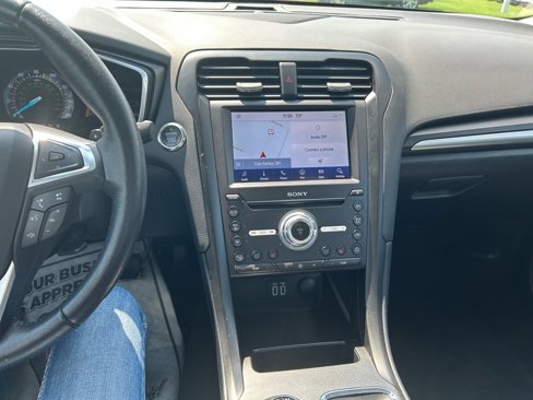 Used 2020 Ford Fusion Titanium image 22